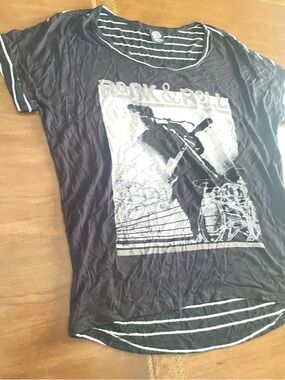 bobeau Black Short-Sleeve Graphic Tee with Silver Print